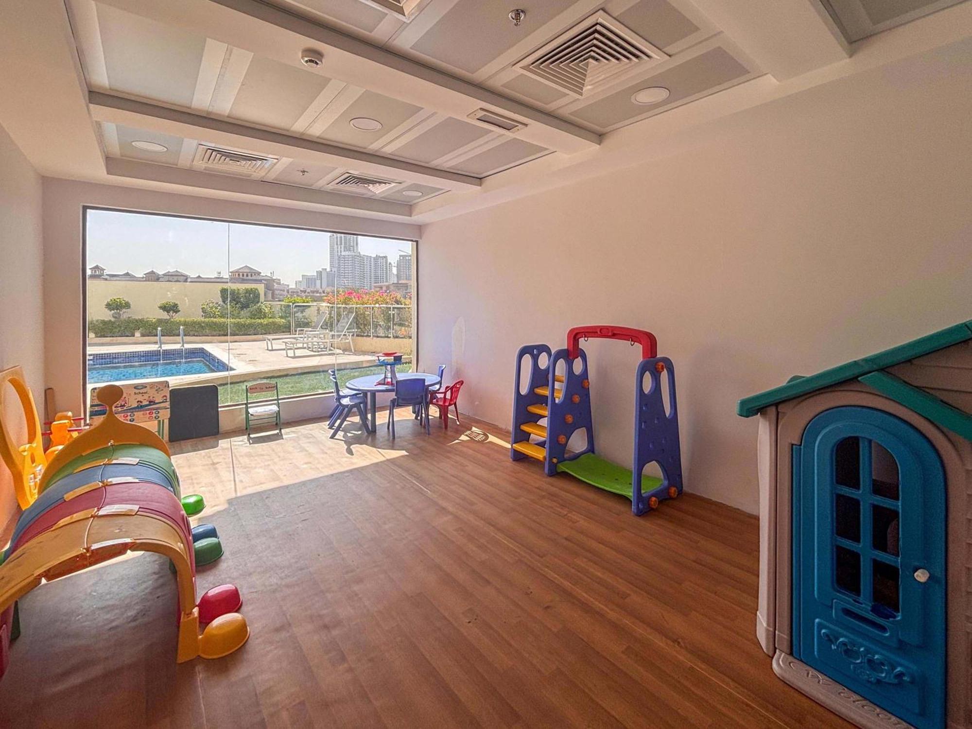 Frank Porter - Rokane G22 Apartment