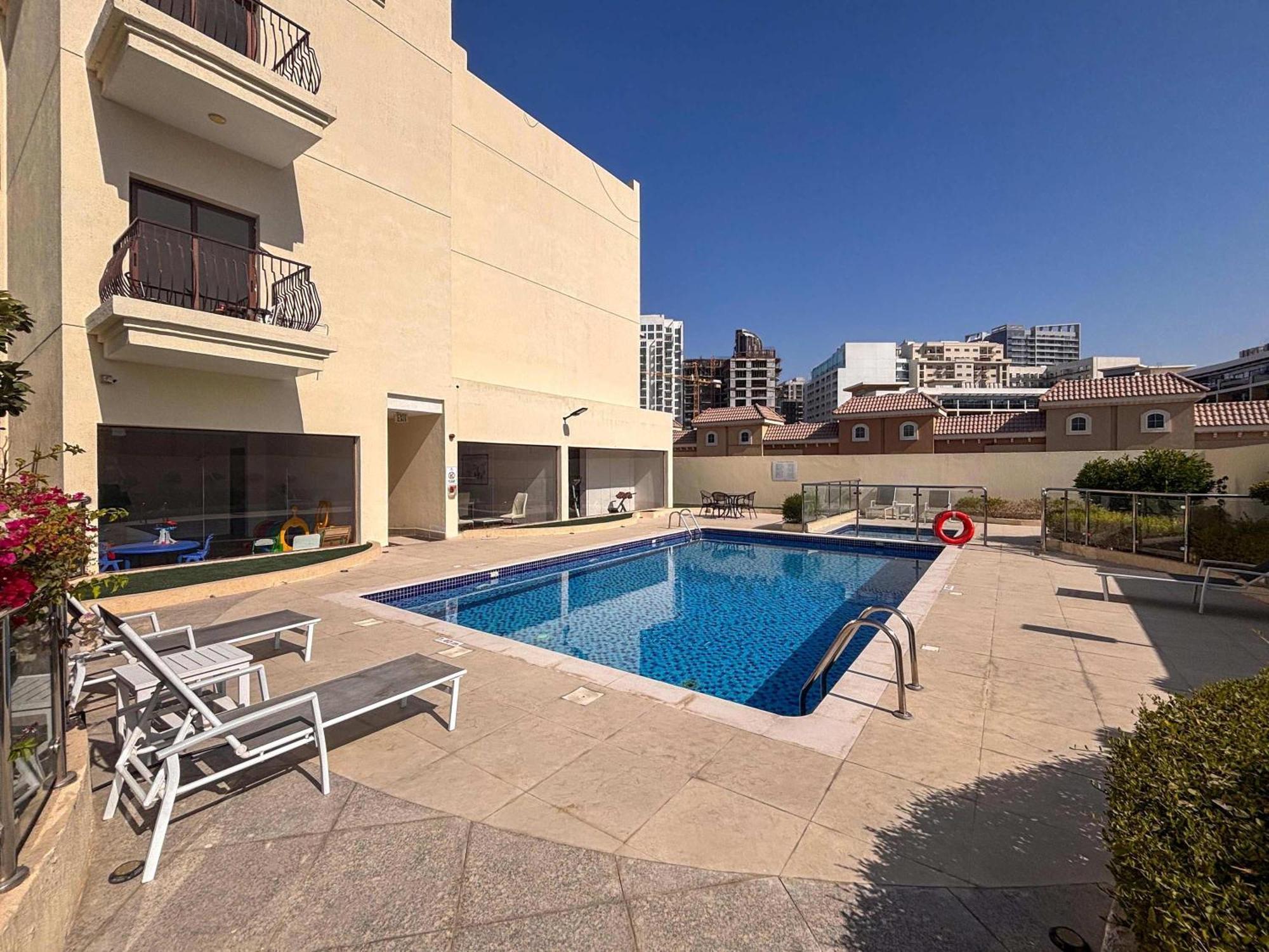 Frank Porter - Rokane G22 Apartment