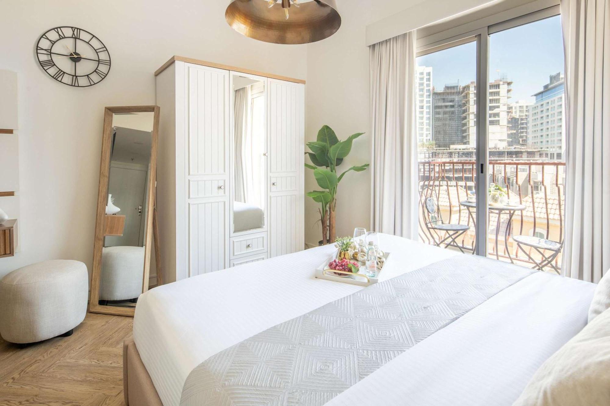 Frank Porter - Rokane G22 Apartment Dubai